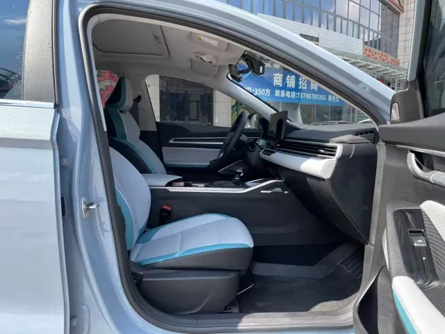 Geely Emgrand — Фото автомобиля 11