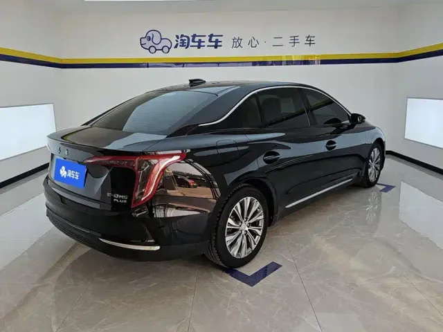 Hongqi E-QM5 — Фото автомобиля 3