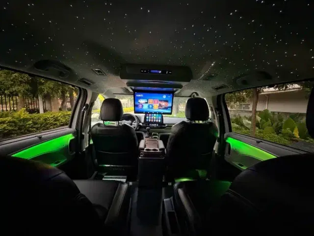 Toyota Sienna — Фото автомобиля 4