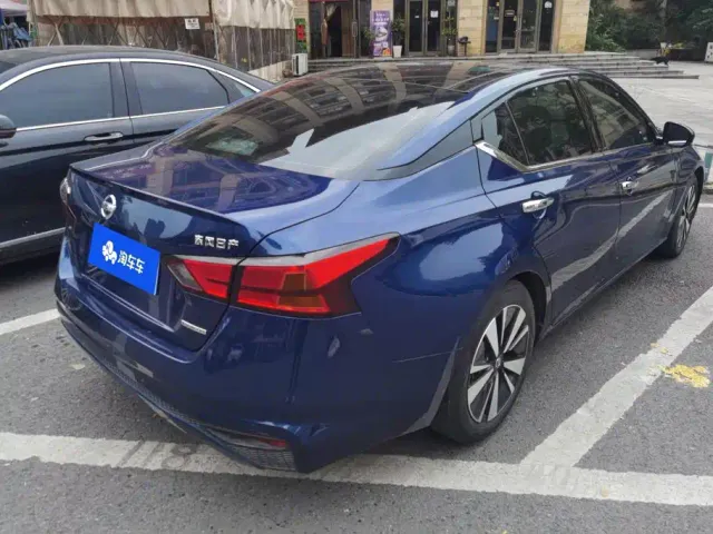 Nissan Teana — Фото автомобиля 3