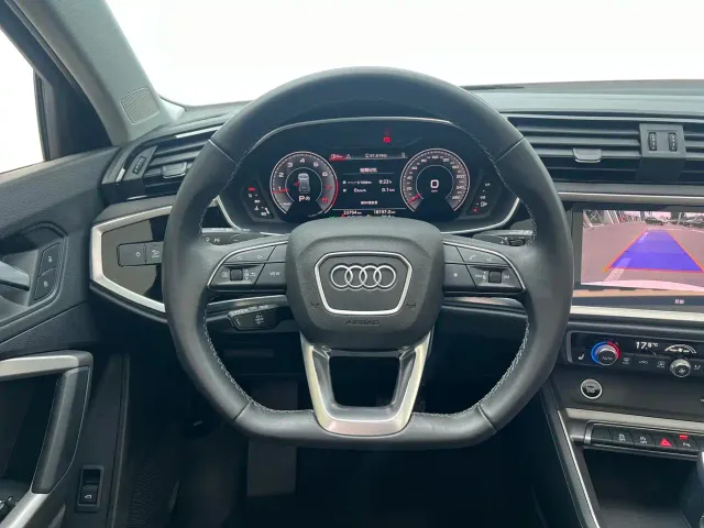 Audi Q3 — Фото автомобиля 6