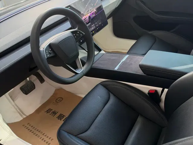 Tesla Model 3 — Фото автомобиля 7