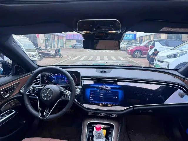 Mercedes-Benz E-Class — Фото автомобиля 3