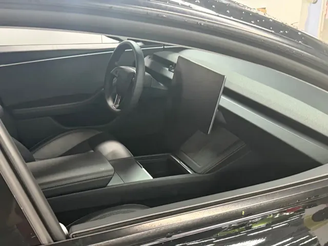 Tesla Model 3 — Фото автомобиля 6