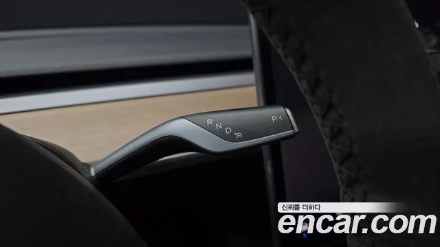 Tesla Model 3 — Фото автомобиля 9
