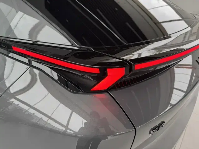 Lynk & Co Z20 — Фото автомобиля 8