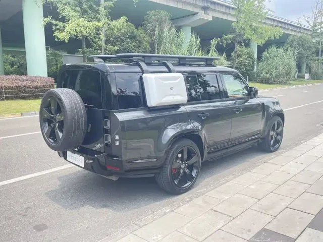 Land Rover Defender — Фото автомобиля 9