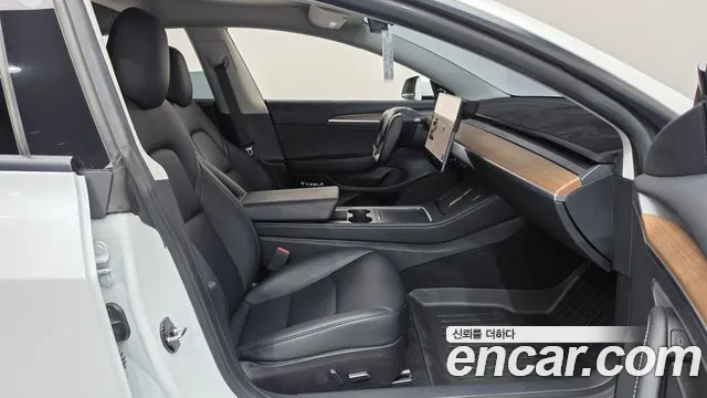 Tesla Model 3 — Фото автомобиля 24