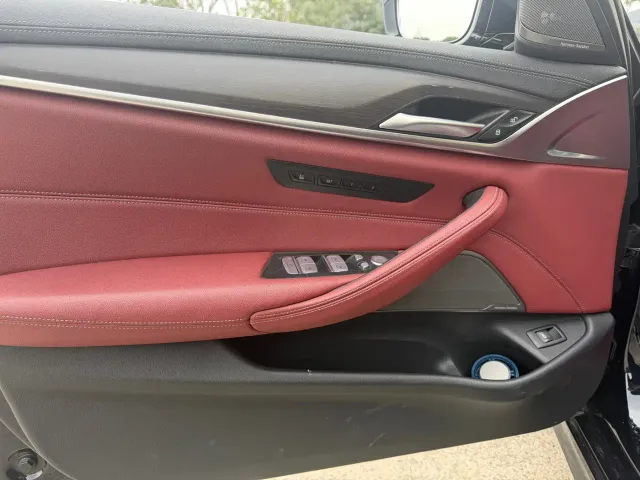 BMW 5 Series — Фото автомобиля 16