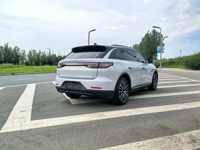 Leapmotor C11 — Фото автомобиля 6