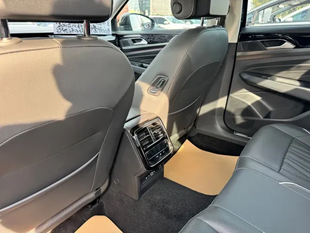 Volkswagen Passat — Фото автомобиля 10