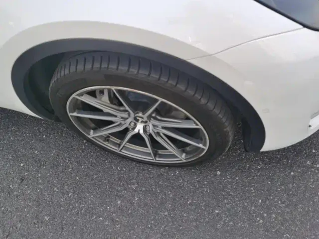 Tesla Model Y — Фото автомобиля 6