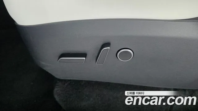 Tesla Model Y — Фото автомобиля 28