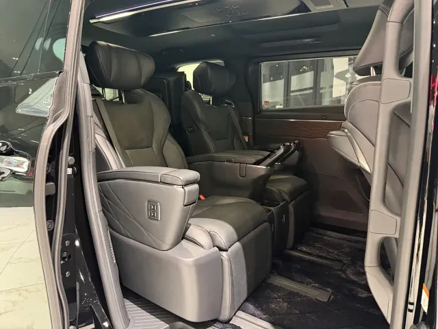 Toyota Vellfire — Фото автомобиля 12