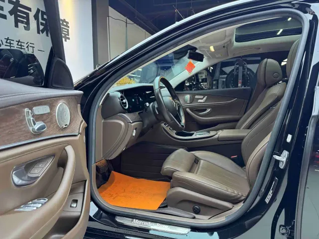 Mercedes-Benz E-Class — Фото автомобиля 4