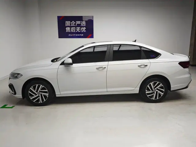 Volkswagen Lavida — Фото автомобиля 9