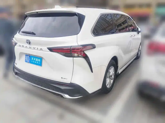 Toyota Granvia — Фото автомобиля 2