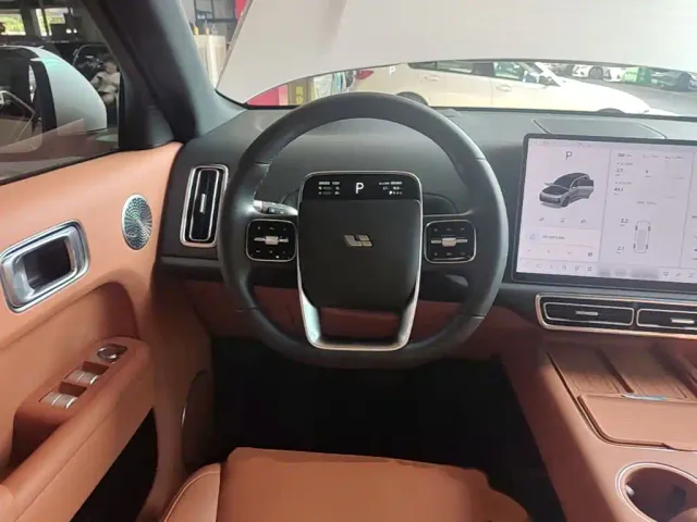 Li Auto L9 — Фото автомобиля 10