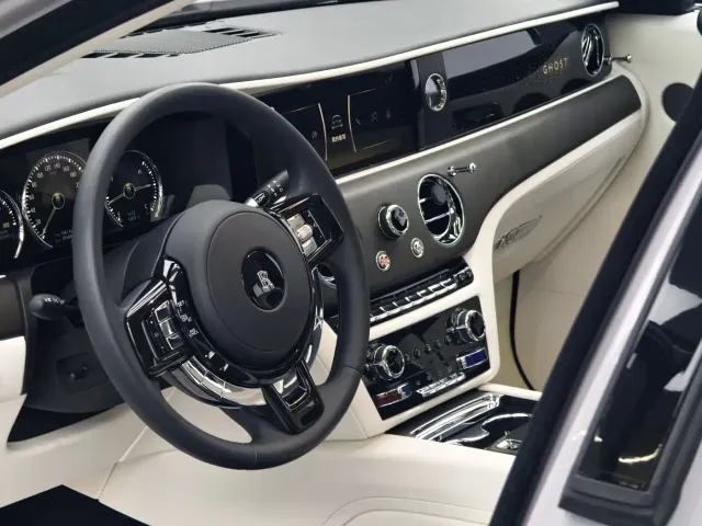 Rolls-Royce Ghost — Фото автомобиля 10