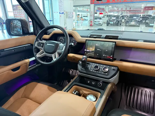Land Rover Defender — Фото автомобиля 10