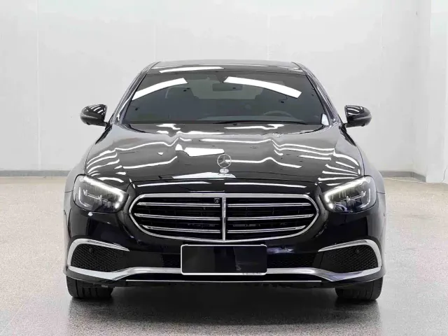 Mercedes-Benz E-Class — Фото автомобиля 2