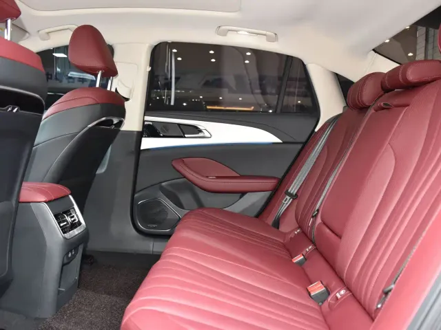 Hongqi H5 — Фото автомобиля 8