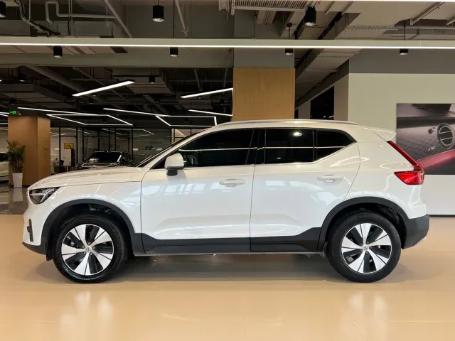 Volvo XC40 — Фото автомобиля 3