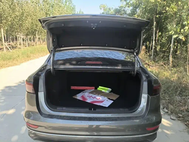 Geely Emgrand — Фото автомобиля 18