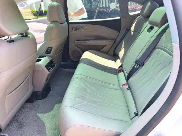 Geely Galaxy Xingyao 8 — Фото автомобиля 5