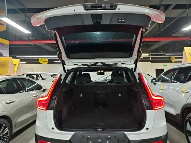 Volvo XC40 — Фото автомобиля 18