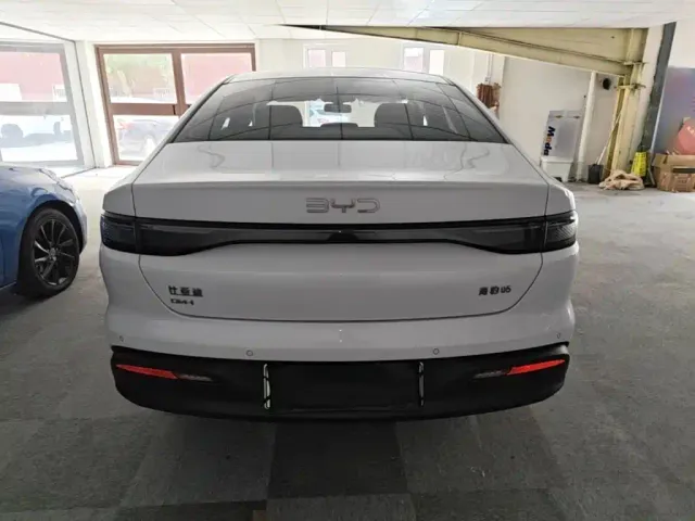 BYD Seal 05 DM-i — Фото автомобиля 5