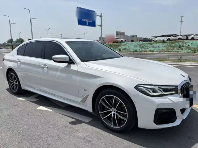 BMW 5 Series — Фото автомобиля 3