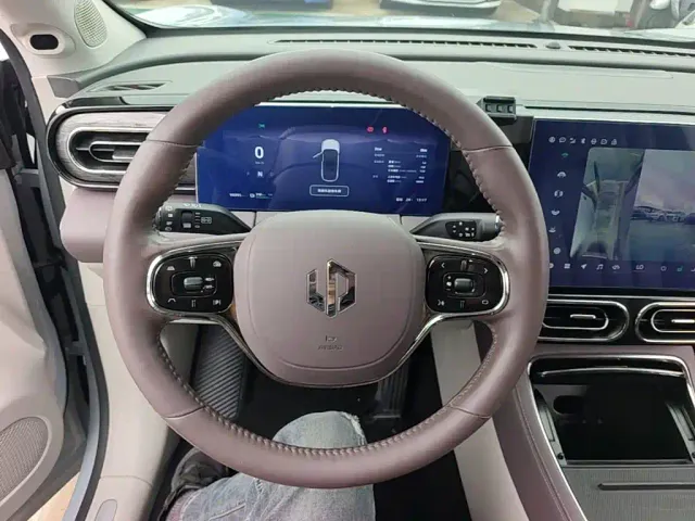 Leapmotor C11 — Фото автомобиля 10