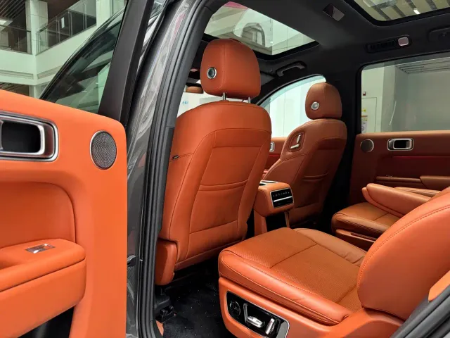 Li Auto L8 — Фото автомобиля 10