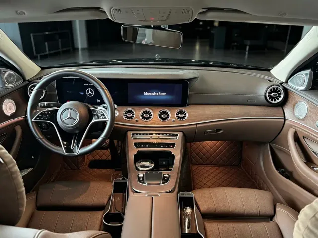 Mercedes-Benz E-Class — Фото автомобиля 8