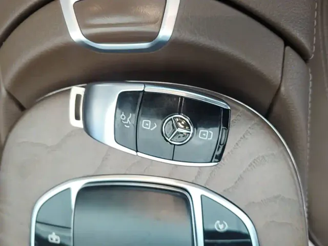Mercedes-Benz E-Class — Фото автомобиля 8