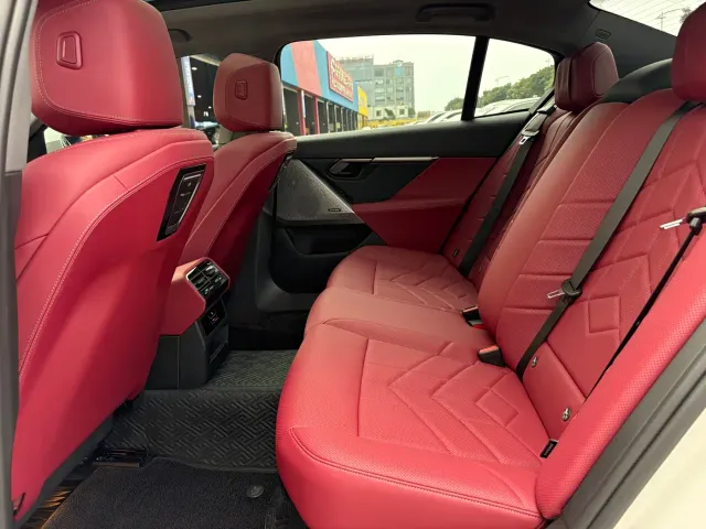 BMW 5 Series — Фото автомобиля 15