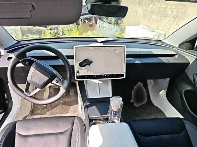 Tesla Model 3 — Фото автомобиля 9