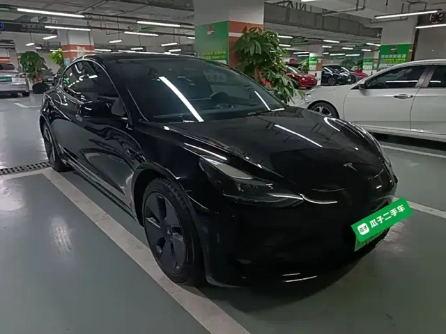 Tesla Model 3 — Фото автомобиля 3