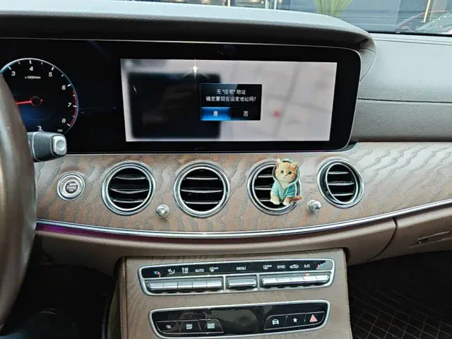 Mercedes-Benz E-Class — Фото автомобиля 12