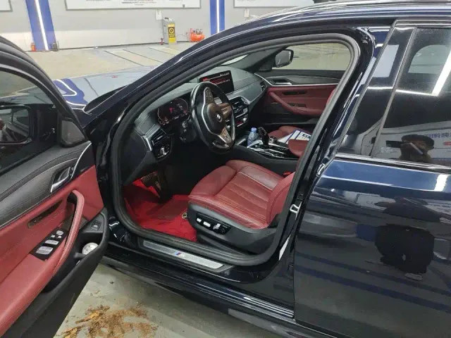 BMW 5 Series — Фото автомобиля 2