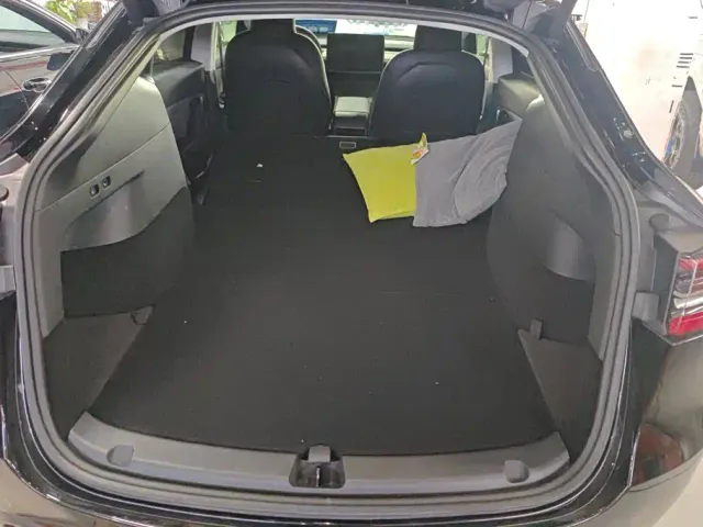 Tesla Model Y — Фото автомобиля 4