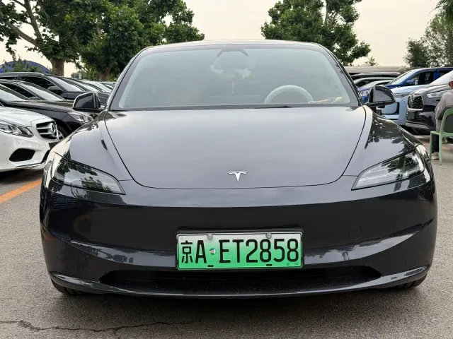 Tesla Model 3 — Фото автомобиля 2