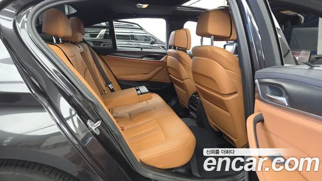 BMW 5 Series G30 — Фото автомобиля 18