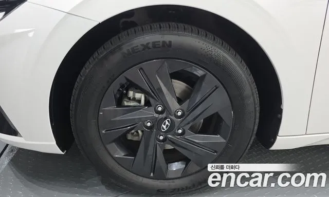 Hyundai Avante CN7 — Фото автомобиля 5