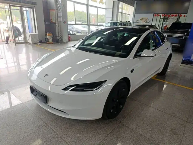 Фотография автомобиля — Tesla Model 3