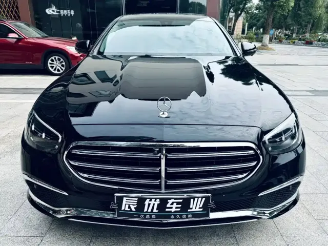 Mercedes-Benz E-Class — Фото автомобиля 3