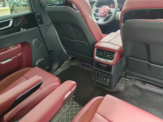 Hongqi E-HS9 — Фото автомобиля 21