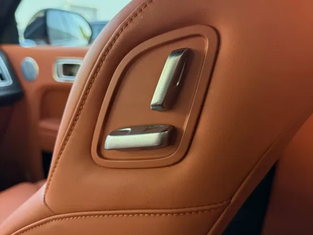 Li Auto L8 — Фото автомобиля 22