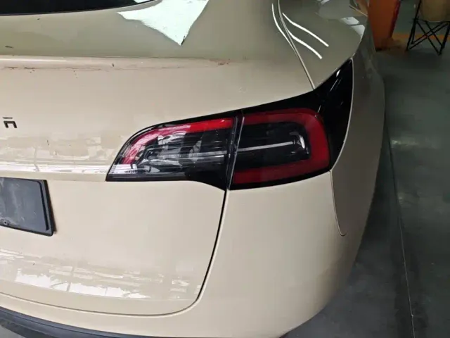 Tesla Model Y — Фото автомобиля 7